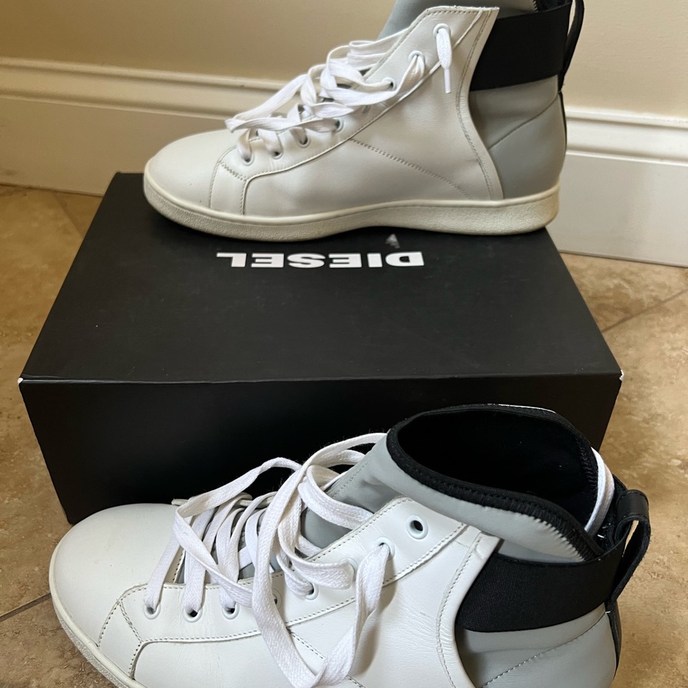 Diesel White and Black Sneakers Sleek and Stylish